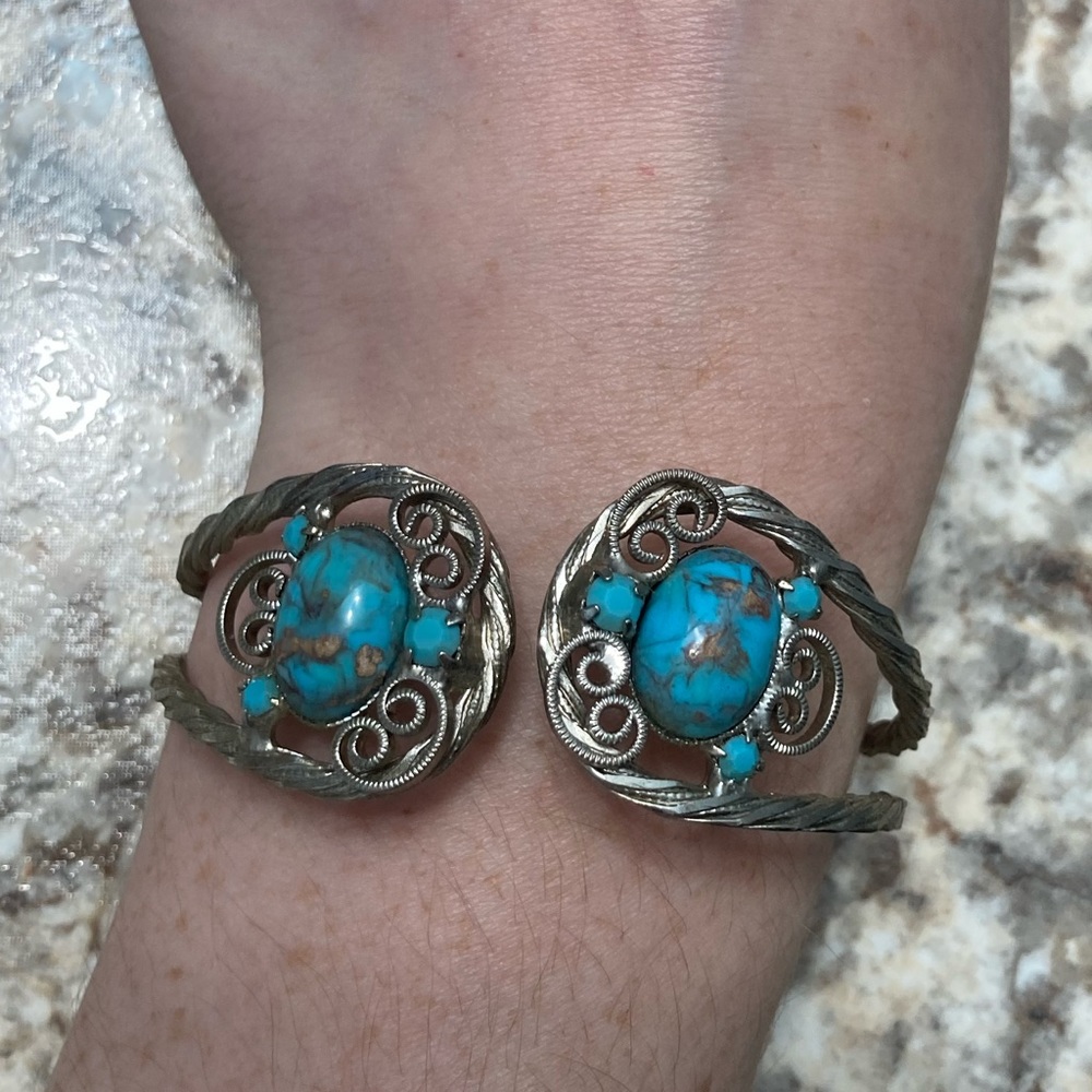 Copper wire and Turquoise Bracelet - Picture 3 of 5